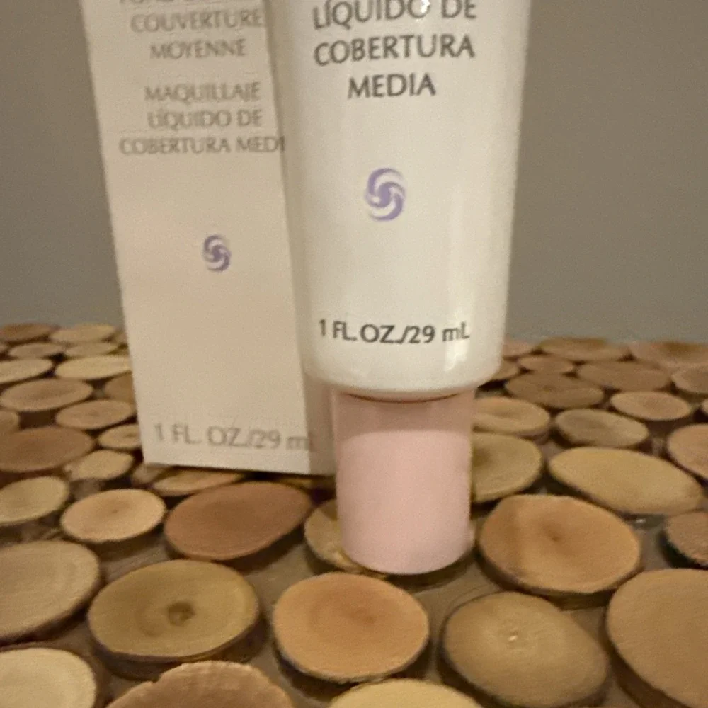 Mary Kay Medium Coverage Foundation Ivory 204‎ Pink Cap NIB #355300